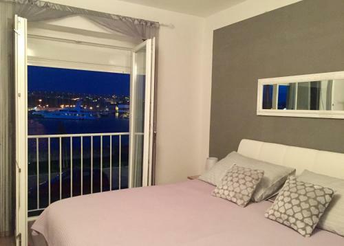 Royal View Apartment