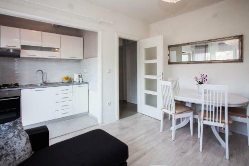 Royal View Apartment