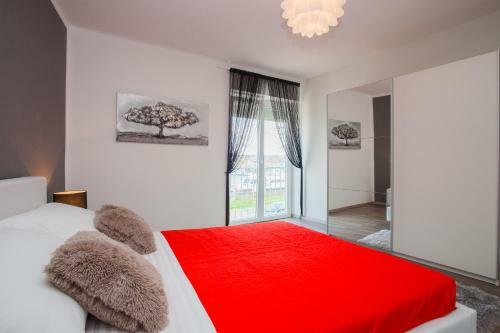 Royal View Apartment