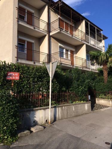 Hostal Rooms And Apartment Lia