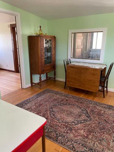 7min Walk To Courthouse Plaza! Historic Cottage