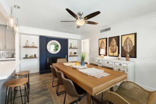 Pristine Escape About 2 Miles To Old Town Scottsdale!