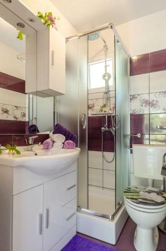 Holiday House Kata-babina