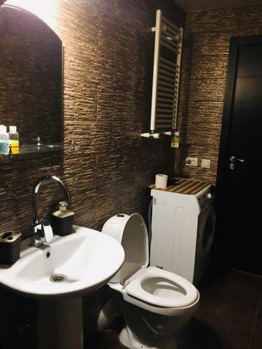 Beautiful Apartment On Atoneli