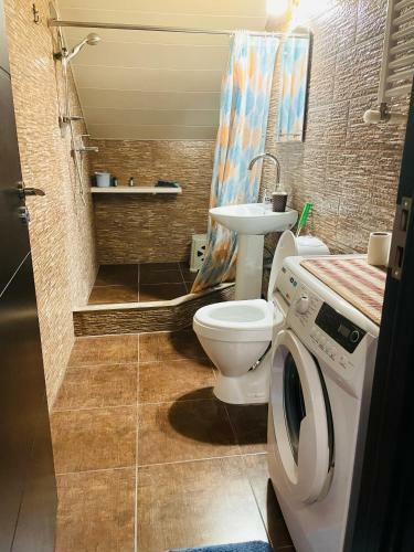 Beautiful Apartment On Atoneli
