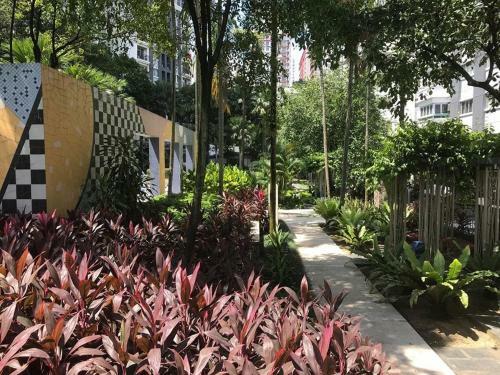 Amisha Home Design & Comfortable 2 Bedrooms Apartment