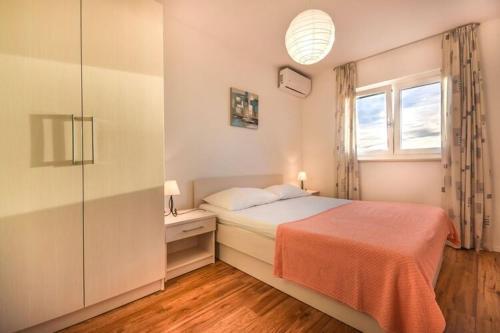 Apartments Villa Vesna Podgora - Cdm05026-dyd