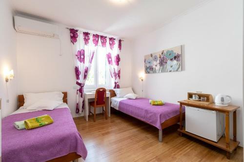 Hostal Marica Guesthouse