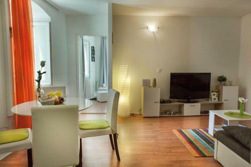 West Wall Apartment