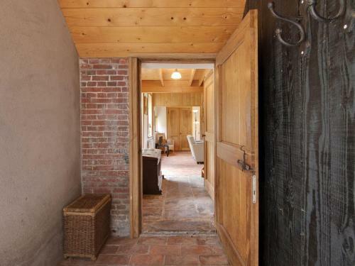 Apartamentos Cozy Farmhouse In Enschede With Terrace