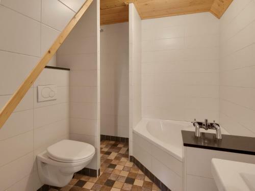 Apartamentos Cozy Farmhouse In Enschede With Terrace