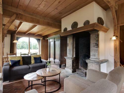 Apartamentos Cozy Farmhouse In Enschede With Terrace