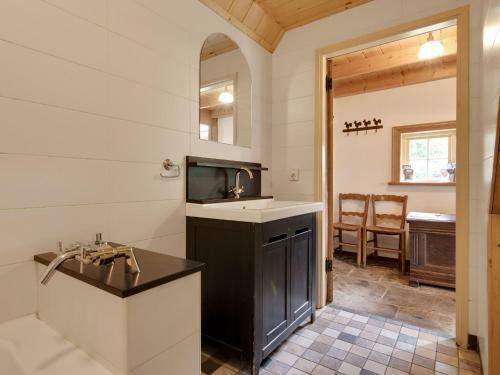 Apartamentos Cozy Farmhouse In Enschede With Terrace