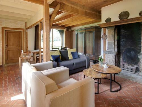 Apartamentos Cozy Farmhouse In Enschede With Terrace