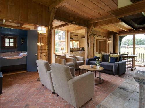 Apartamentos Cozy Farmhouse In Enschede With Terrace