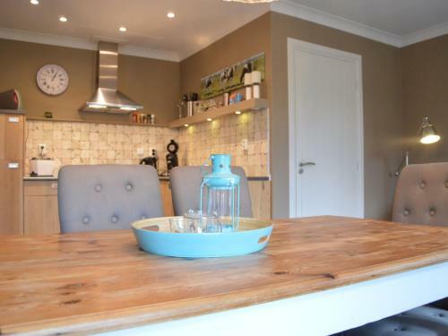 Cozy Charming Apartment In Roosteren By The Lake