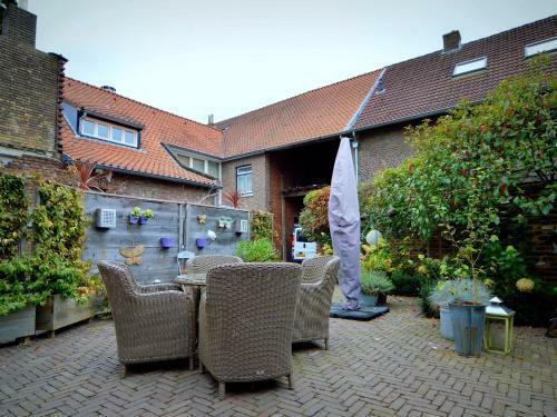 Cozy Charming Apartment In Roosteren By The Lake