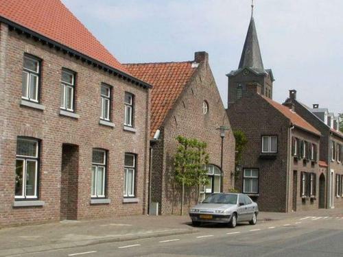 Cozy Charming Apartment In Roosteren By The Lake