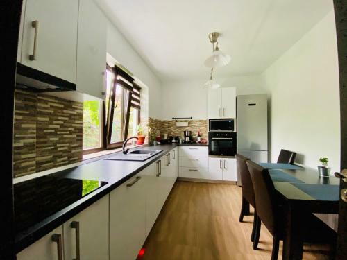 Hostal Holiday Home Esku