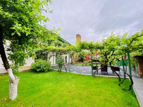 Hostal Holiday Home Esku