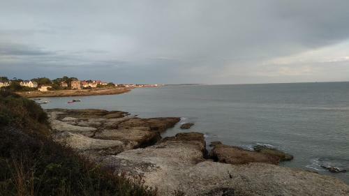 Maison Bord De Mer Vieux Chapus + D�pendance