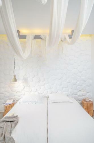 Wave Whisper Villa