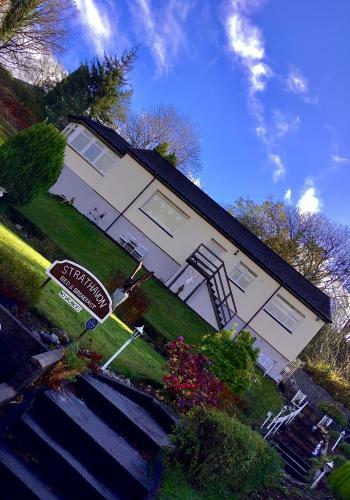 Hostal Strathavon B&B
