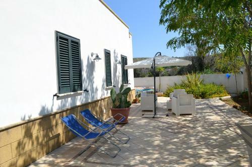 Villetta A 100 Metri Dal Mare, Immersa Nel Verde