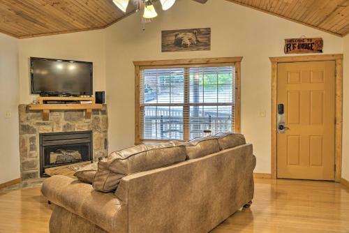 Lakeside Resort Retreat With Pool Access And Deck