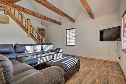 Luxury Cabin With Pond, Working Ranch Near Nevada, Mo