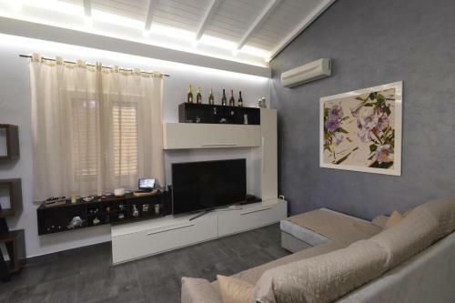 Holiday Home Solarino - Isi02101h-f