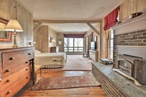 Waterfront Skaneateles Lake Home With Beach!