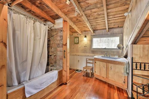 Waterfront Skaneateles Lake Home With Beach!