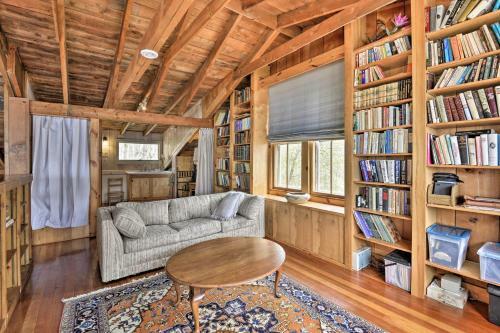 Waterfront Skaneateles Lake Home With Beach!