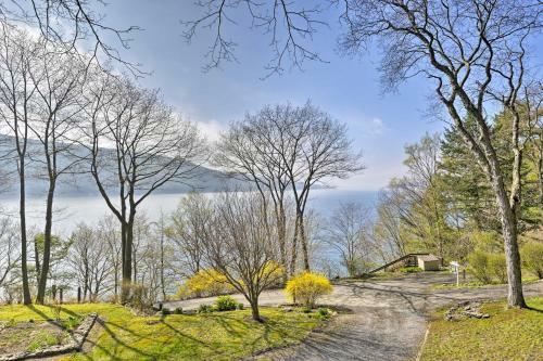 Waterfront Skaneateles Lake Home With Beach!