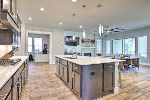 Upscale Austin Area Escape - Families Welcome