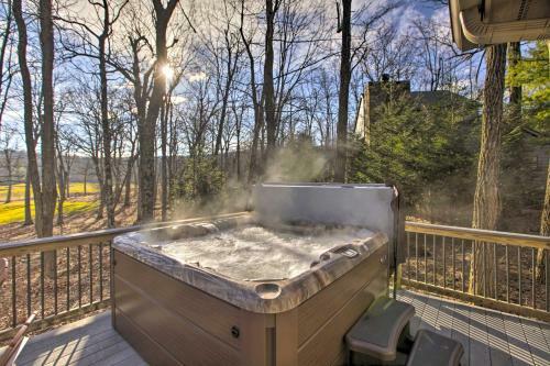 Spacious Wintergreen Resort Home With Hot Tub!