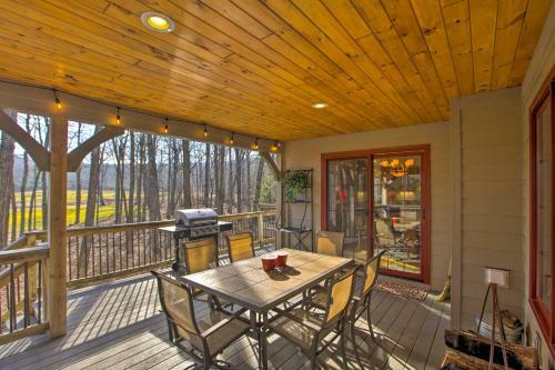 Spacious Wintergreen Resort Home With Hot Tub!