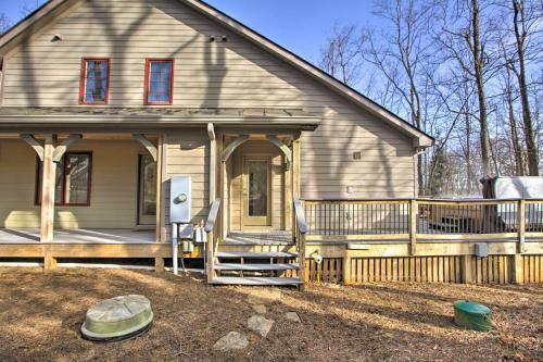 Spacious Wintergreen Resort Home With Hot Tub!