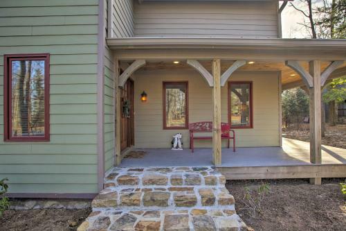 Spacious Wintergreen Resort Home With Hot Tub!