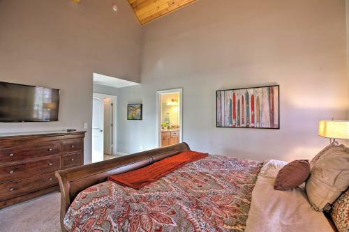 Spacious Wintergreen Resort Home With Hot Tub!