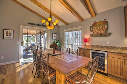 Spacious Wintergreen Resort Home With Hot Tub!