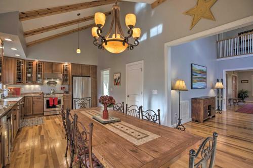 Spacious Wintergreen Resort Home With Hot Tub!