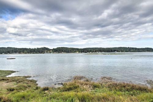 Waterfront Allyn Home With Fire Pit And Backyard!