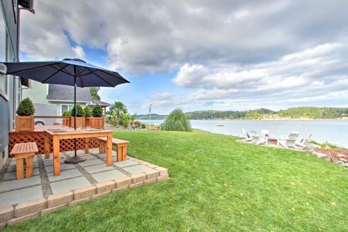 Waterfront Allyn Home With Fire Pit And Backyard!