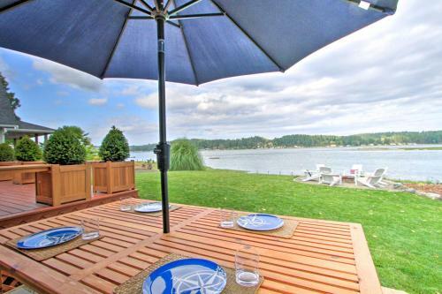 Waterfront Allyn Home With Fire Pit And Backyard!