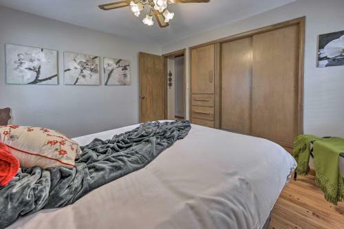 Central Green Bay Home, 3 Mi To Lambeau Field
