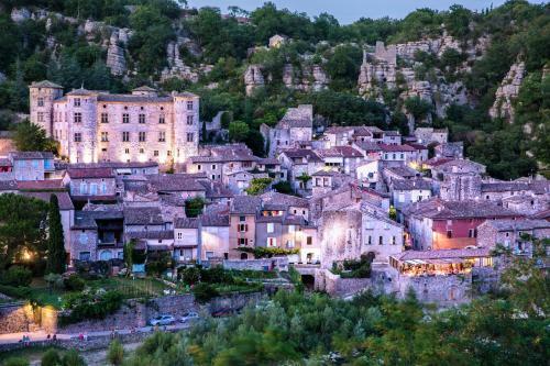 Roulottes Et Cabanes De Saint Cerice