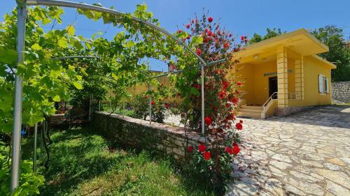 Village Home Next To The Sea