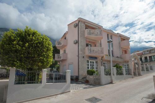 Hostal House Bacak - Apartment & Wellness-studio